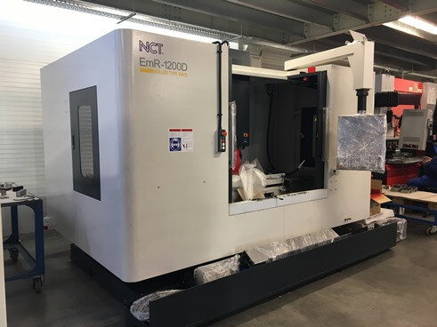 The new CNC milling machine after the arrival 